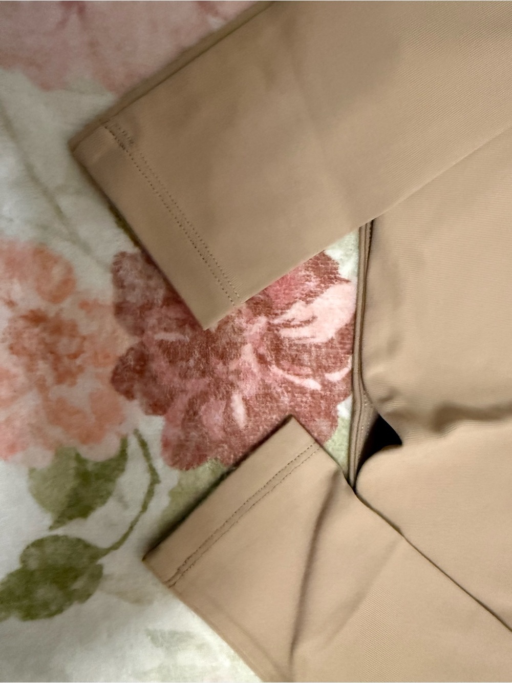 Aritzia Long Sleeve V-Neck Blouse Like New - Picture 5 of 8